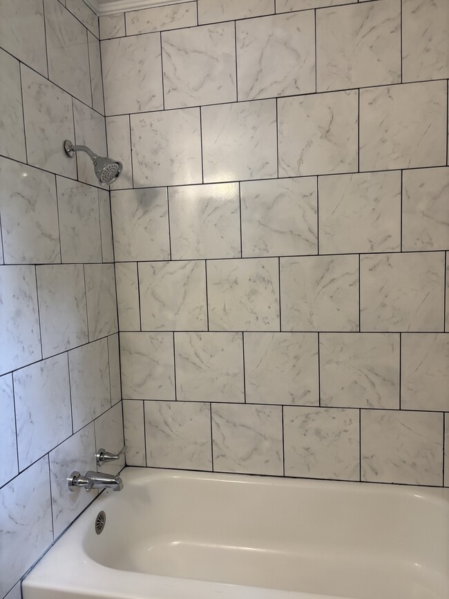 Building Photo - 307 N 12th Ave