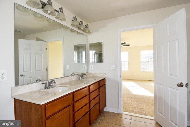 Building Photo - 3082 American Eagle Blvd