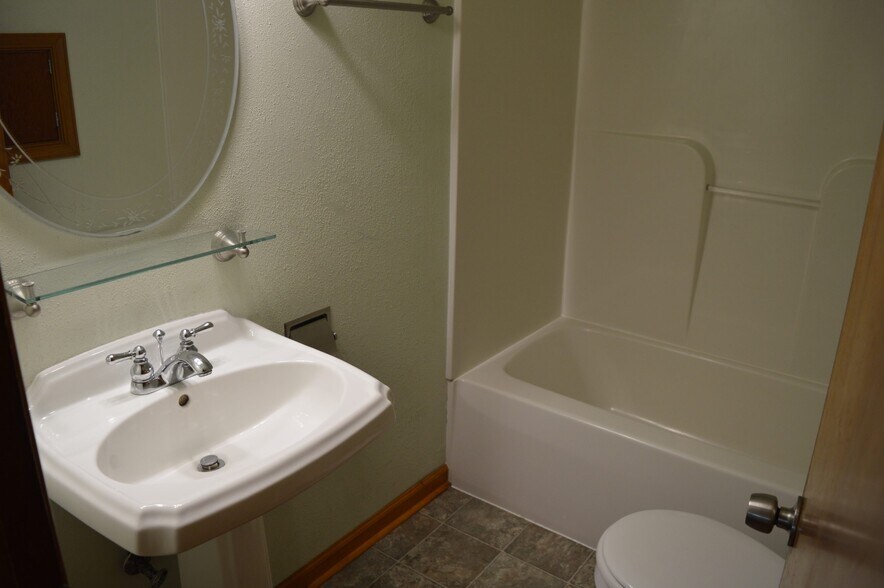 Building Photo - 7014 University Ave