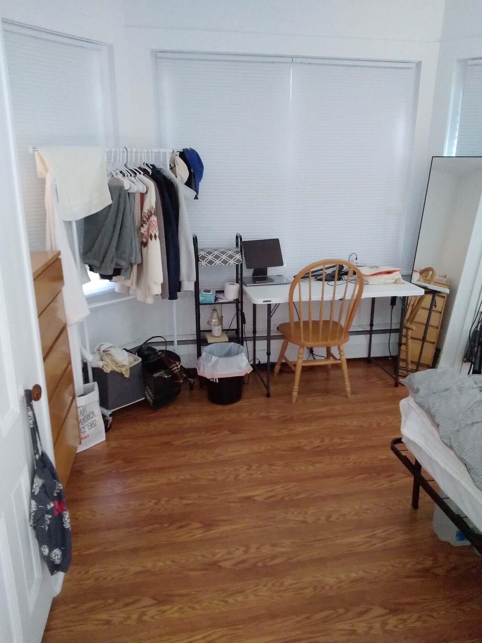 BR 1 - 927 E State St