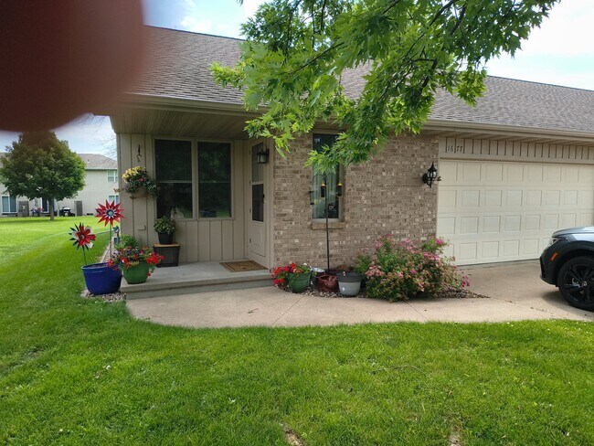 Building Photo - 1677 Delta Dr