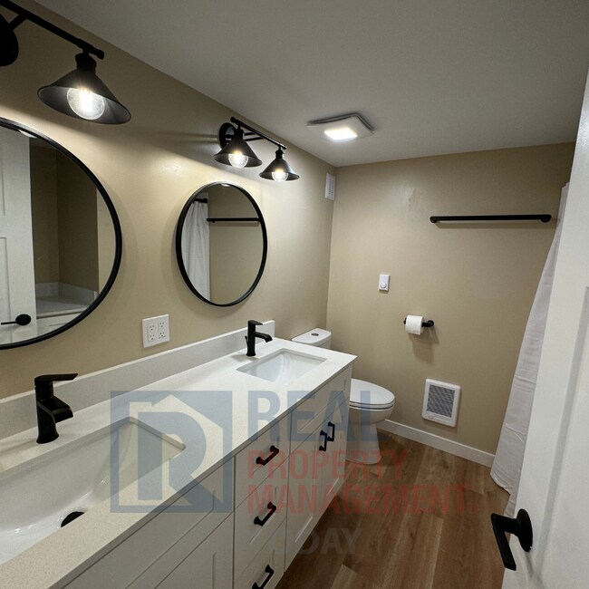 Building Photo - Giles/Valenzuela - 3204 (Cascade Group - G...