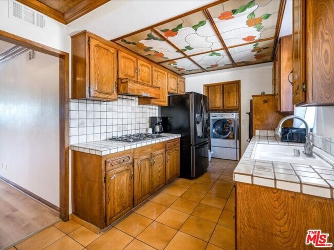 Building Photo - 4151 W 132nd St
