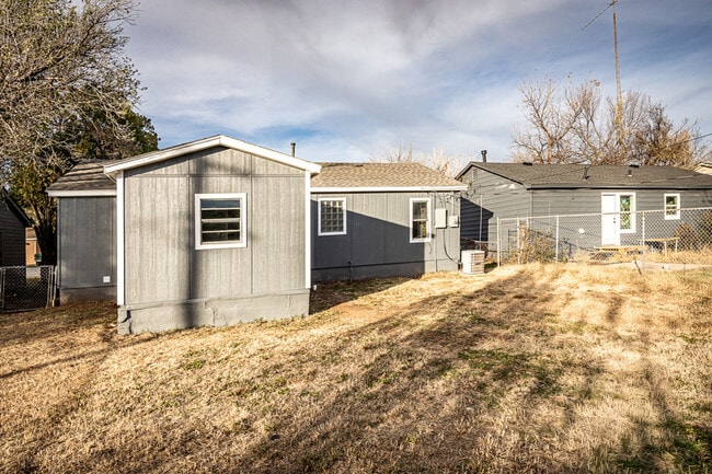 Building Photo - 2218 NW Pollard Ave