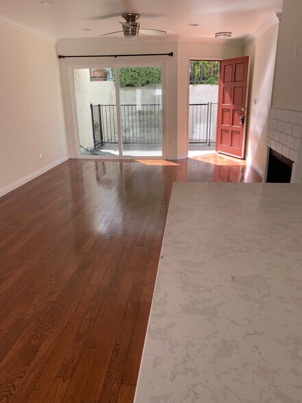 Building Photo - 1101 Laveta Terrace