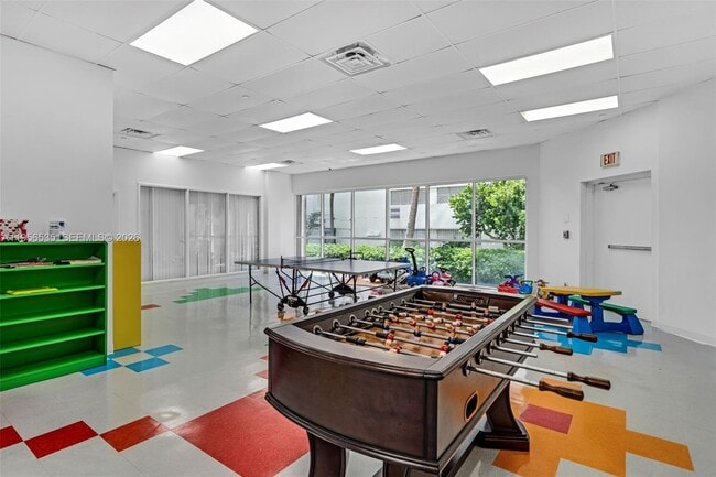 Building Photo - 16485 Collins Ave