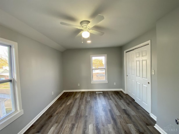 Building Photo - 2 Bedroom, 1 Bath Home in the Heart of Mid...