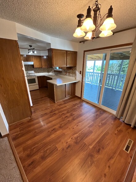 Building Photo - 1307 3rd West Hill Dr