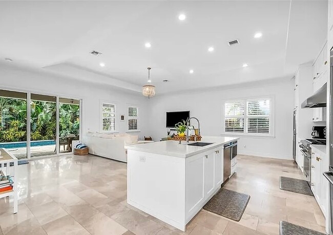 Building Photo - 11091 Bitternut Hickory Ln