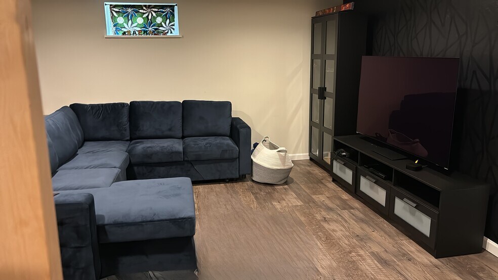Recently Remodeled Bonus Room: TV, huge cozy couch, and desk for office - 3330 SE Franklin St