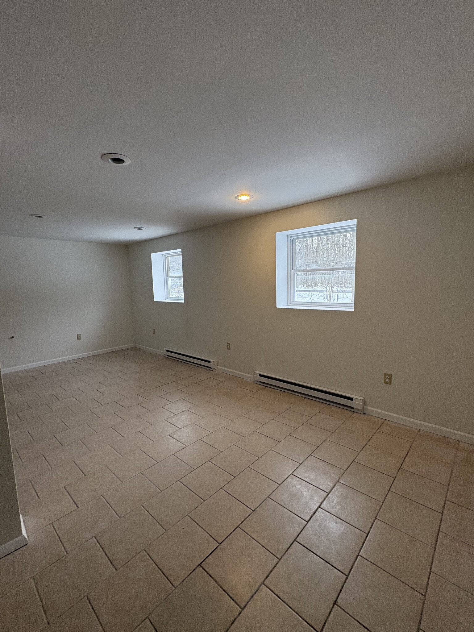 Building Photo - 4161 Romeo Rd