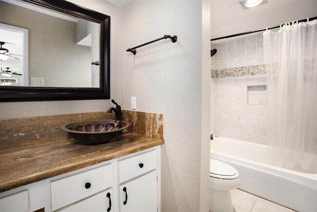 Building Photo - 1300 Augusta Dr