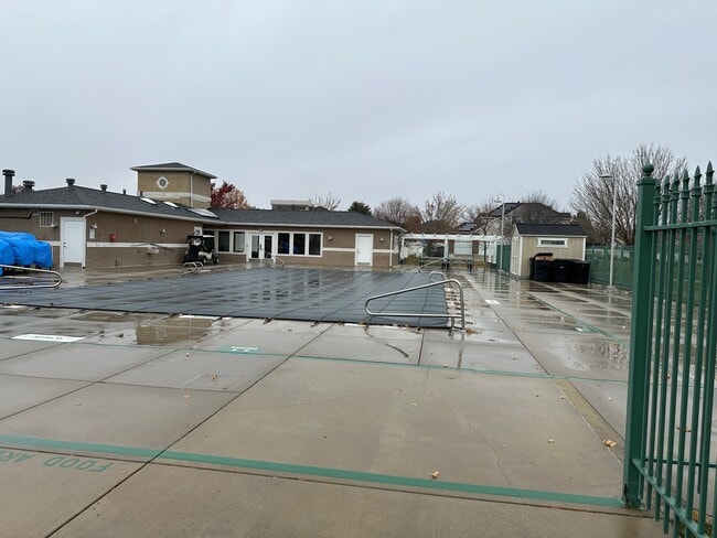 Building Photo - 2824 Ivory Way S