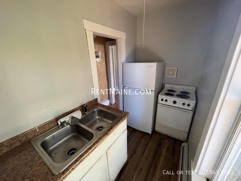 Building Photo - 402-404 Hammond Street Apt.
