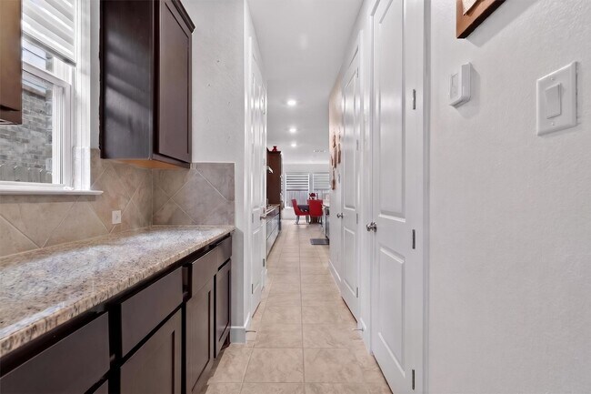 Building Photo - 21711 Emerton Cres Wy