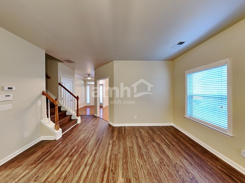 Building Photo - 5177 Rosewood Pl