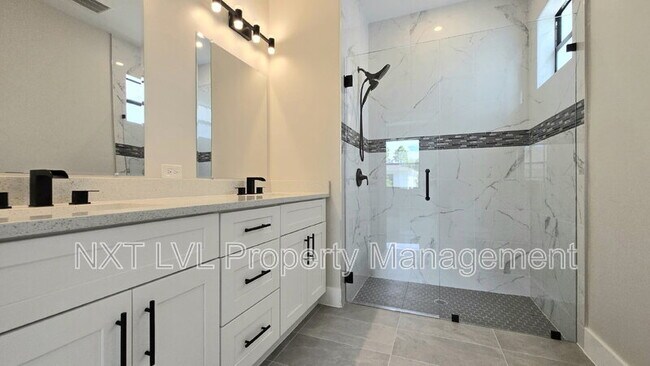 Building Photo - 702 Hightower Ave S