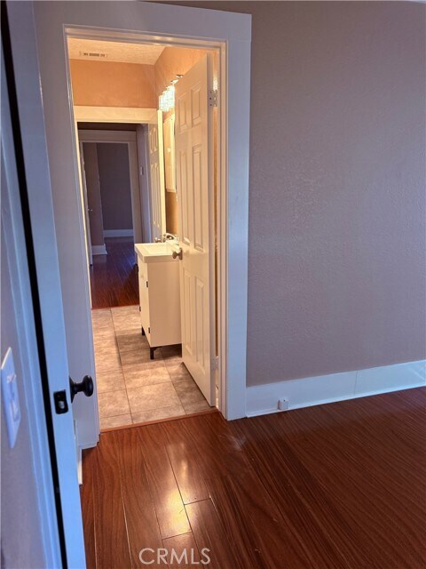 Building Photo - 119 N Cullen Ave