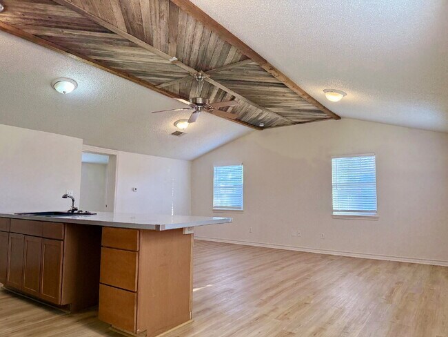 Building Photo - Modern Elegance Meets Location: High Ceilings, Updated Fixtures, Move-In Ready!