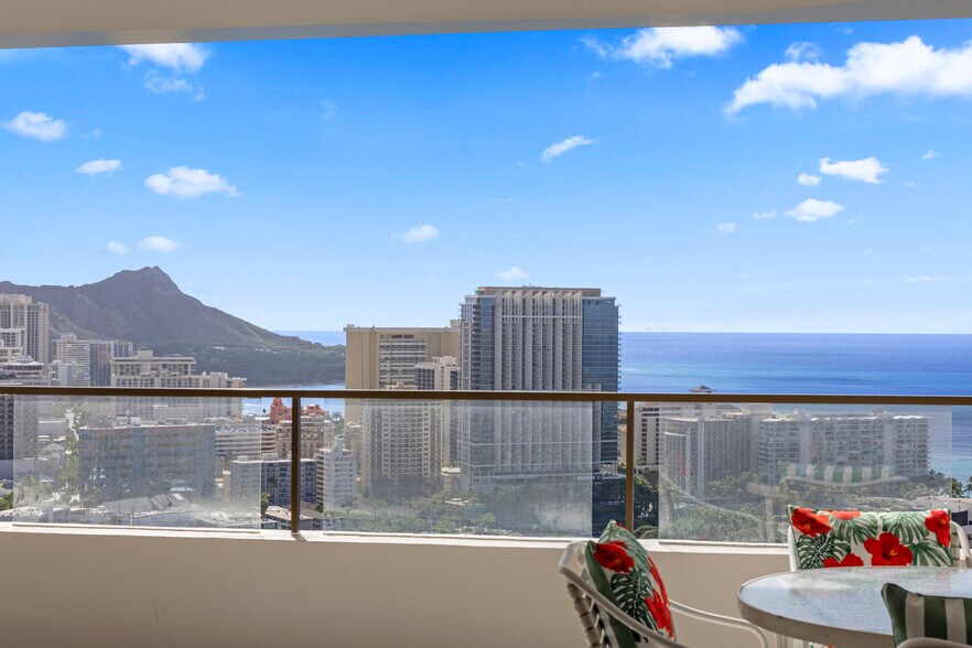 Building Photo - 1910 Ala Moana Blvd