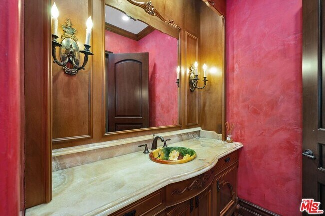 Building Photo - 2108 San Ysidro Dr