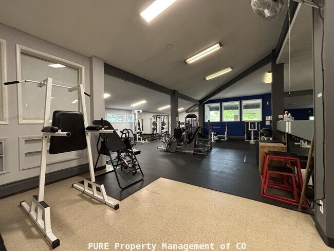 Building Photo - Updated 1 bedroom/1 bath condo!!
