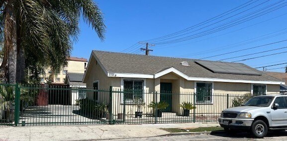 Primary Photo - 3321 W 63rd St