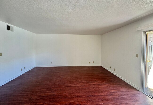 Building Photo - 5422 River Glen Dr
