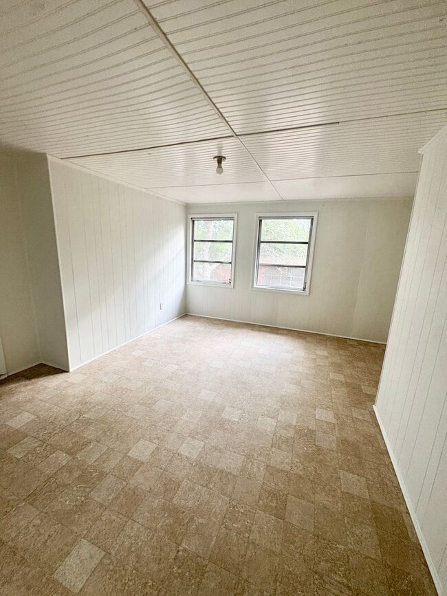 Building Photo - ADORABLE Downtown Cottage in Conway. Fantastic location and TONS of charm. Fenced in back yard!