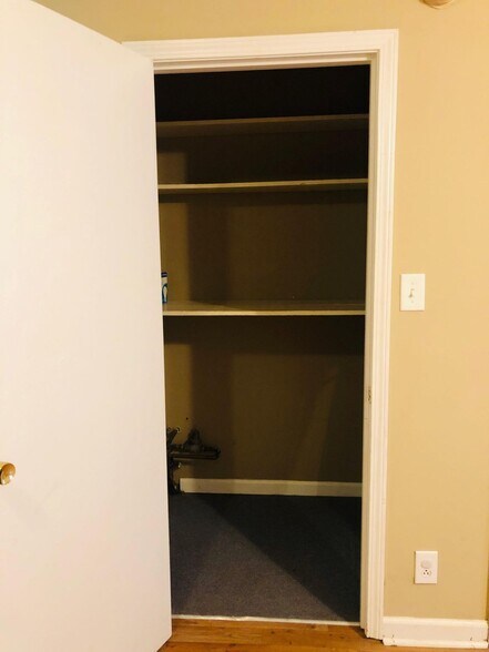 Building Photo - 191 Oak St