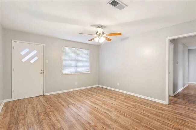 Building Photo - 316 Cranbrook Dr