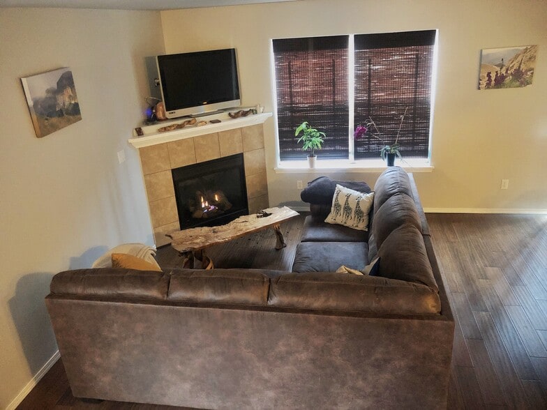 living room - 2915 SW Indian Circle