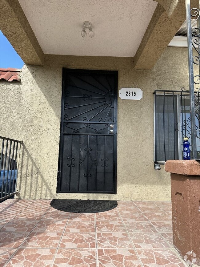 Building Photo - Charming & Spacious 2 Bed, 2 Bath