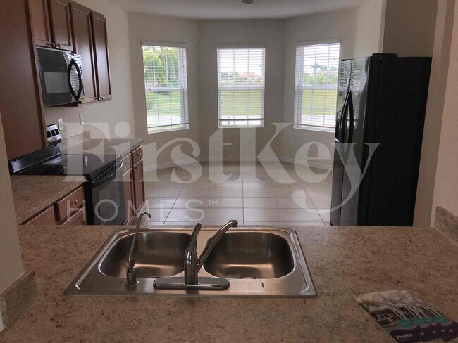 Building Photo - 217 NW 9th St