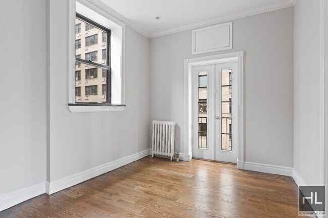 Primary Photo - East 35th Street