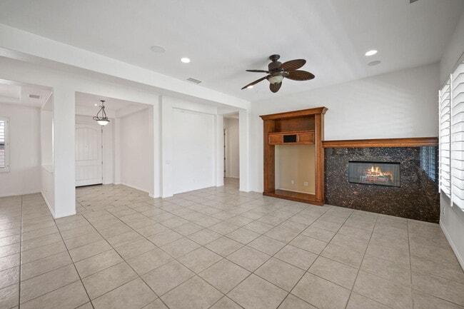 Building Photo - 124 Tesori Dr