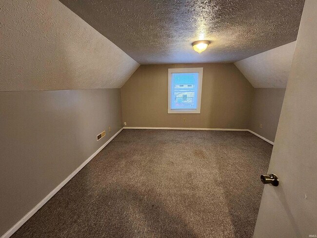 Building Photo - 723 N Jefferson St