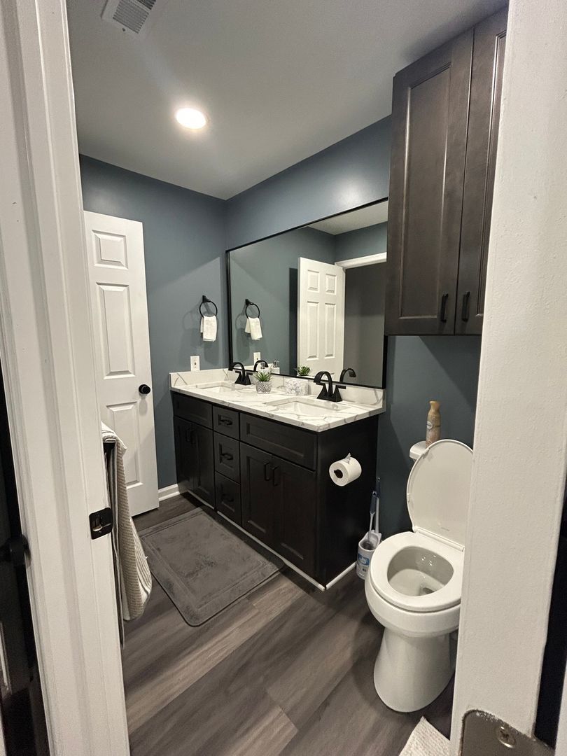 Building Photo - 220 Jennifer Ct