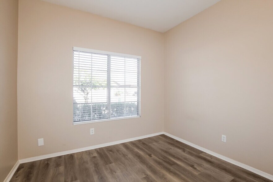 Building Photo - 14815 W Dovestar Dr