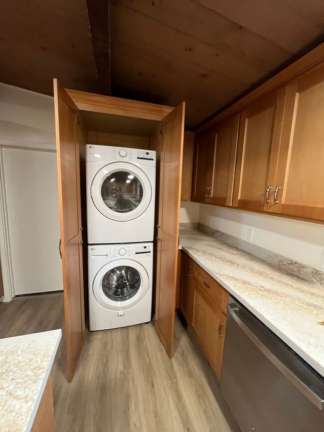 Building Photo - 4 Bedroom 2 Bath Home in Old Davis Near Campus