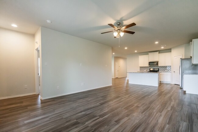Building Photo - 16856 Pink Wintergreen Dr