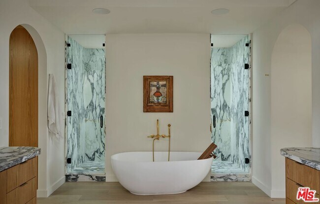 Building Photo - 8673 Hollywood Blvd