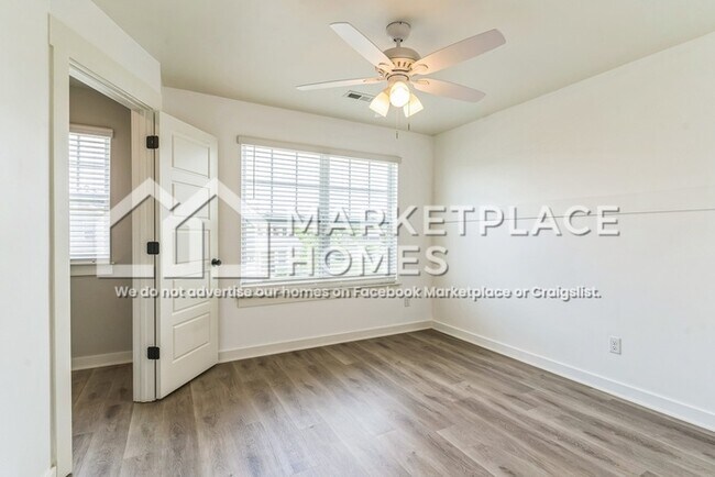 Building Photo - 318 Whisper Wood Wy