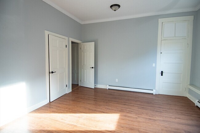 Building Photo - 3 Bridge St