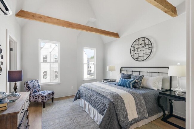 Building Photo - Gorgeous 3 bedroom end unit townhome with garage