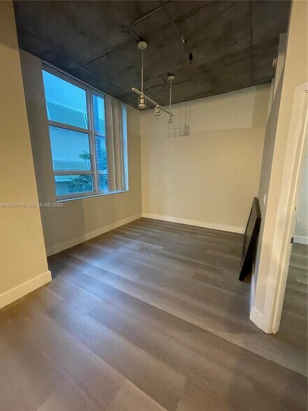 Building Photo - 2001 Biscayne Blvd