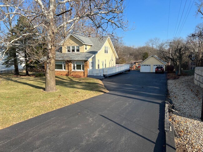 Building Photo - 3 Bedroom/2.5 Bathroom Home in Peoria for Lease