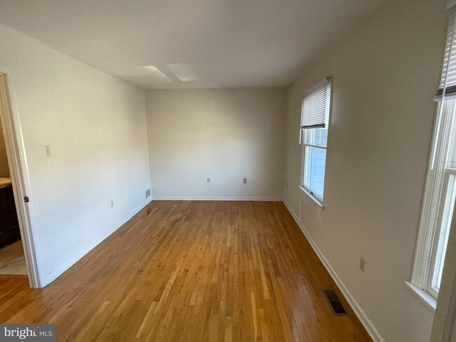 Building Photo - 407 Tudor Dr