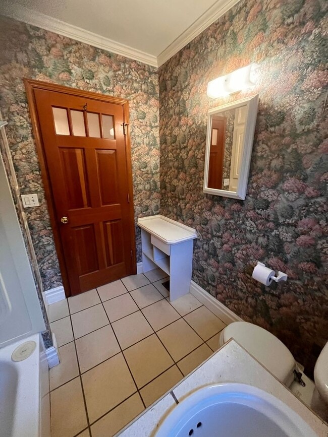 Building Photo - Cozy 2 Bedroom Home Nestled Between Greenlake and the Woodland Park Zoo