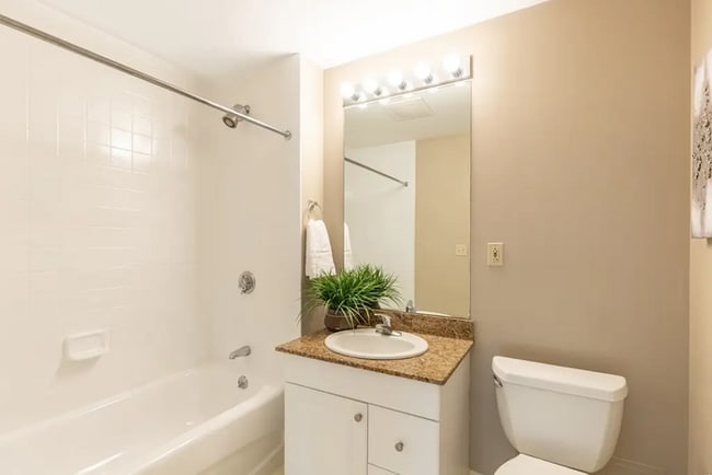 Building Photo - Modern Rental Unit in Prime West End / North Station Location